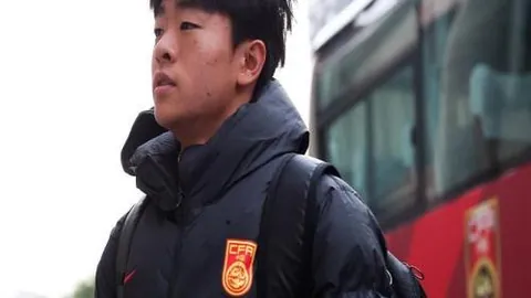 库里缺阵，勇士队以121-113战胜灰熊